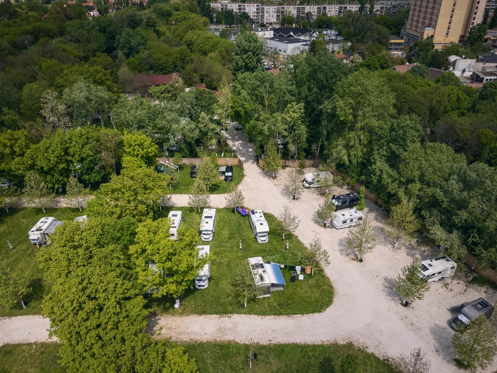 Hotel Arena Kemping & Vendeghaz Budapest Exterior foto